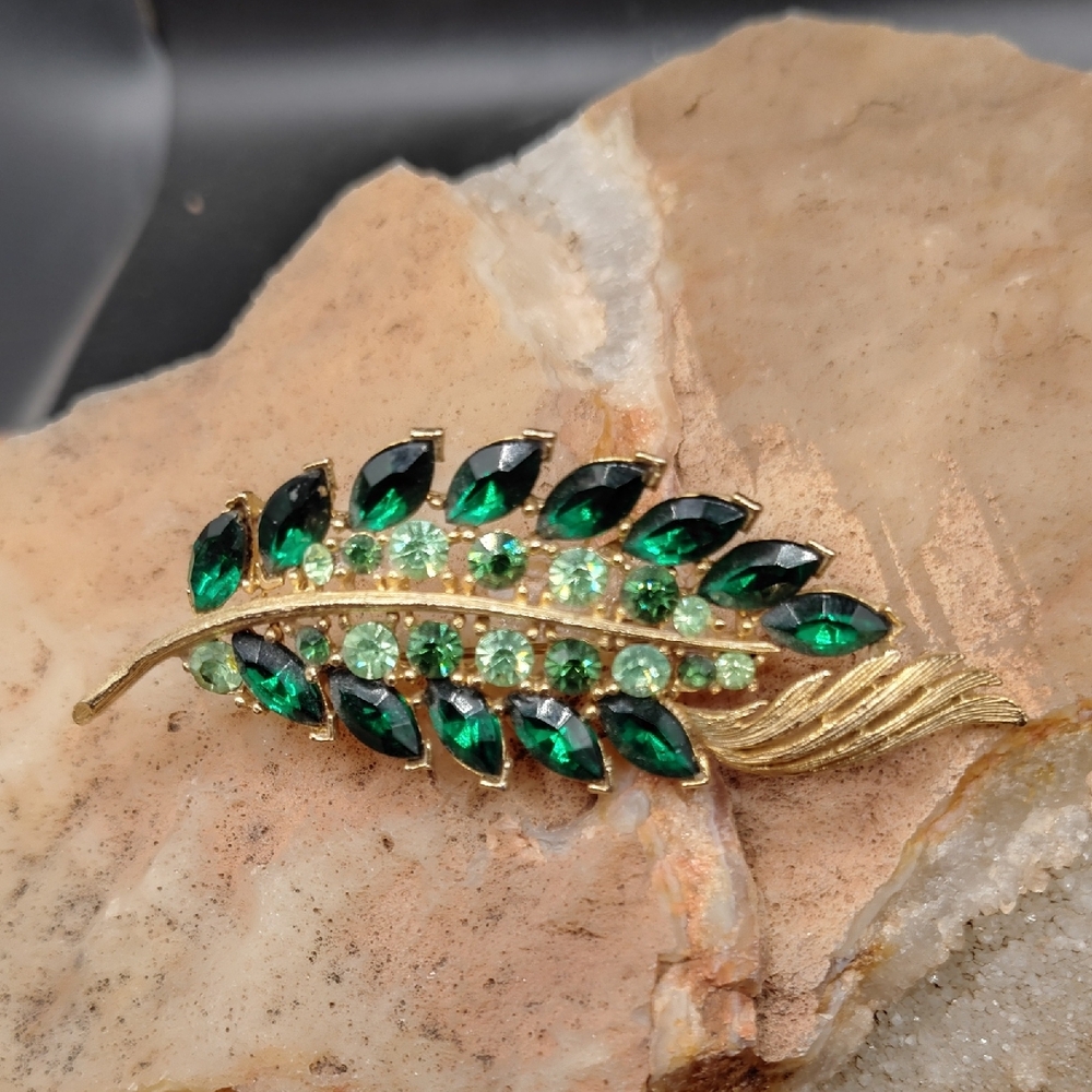 Vintage Gold Tone Green And Uranium Rhinestone Leaf Brooch - Picture 4 of 8